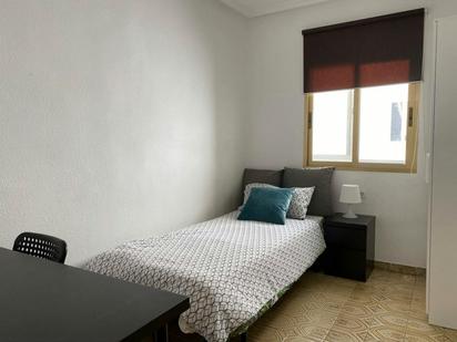 Bedroom of Flat to share in  Valencia Capital  with Air Conditioner, Heating and Furnished