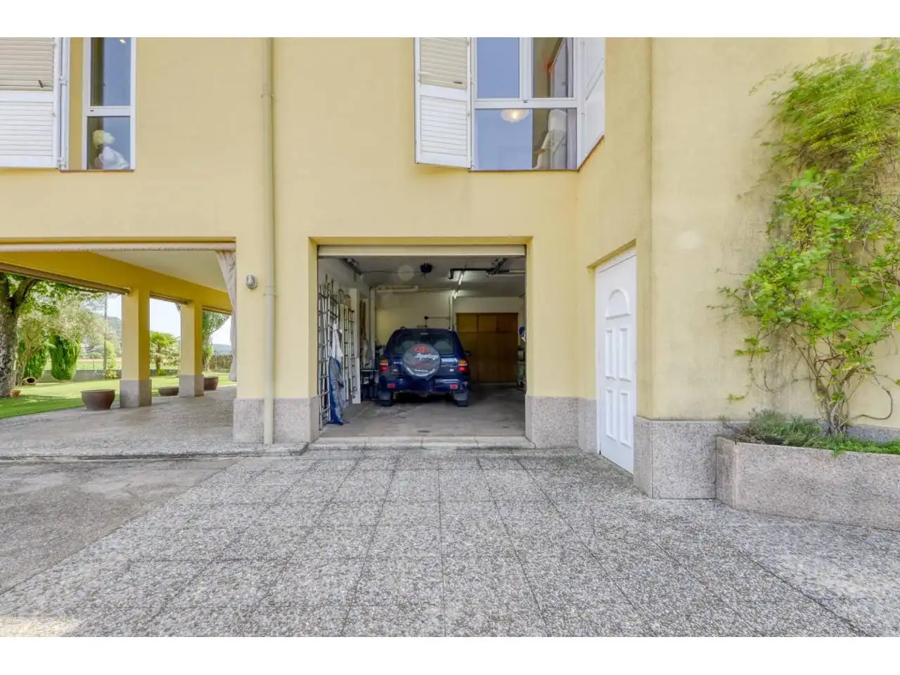 Parking de Casa o chalet en venta en La Vall d'en Bas con Calefacción, Jardín privado y Parquet