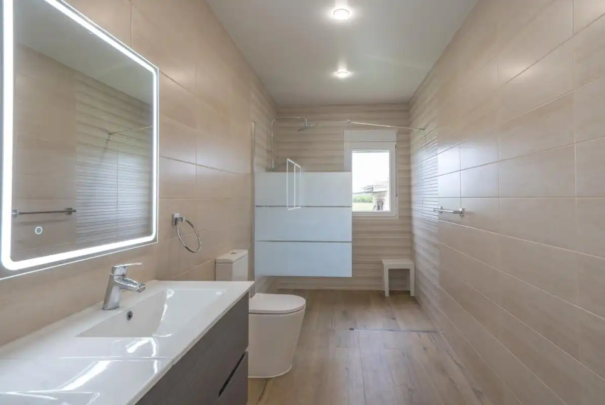Baño de Casa o chalet en venta en San Miguel de Salinas con Aire acondicionado, Calefacción y Jardín privado
