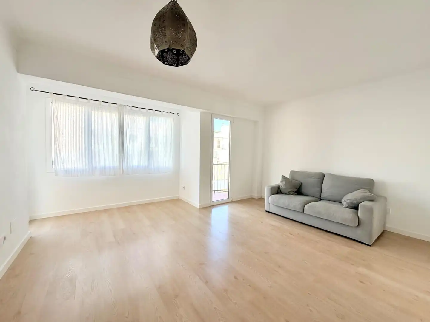 Living room of Flat for rent in  Palma de Mallorca  with Air Conditioner, Heating and Parquet flooring
