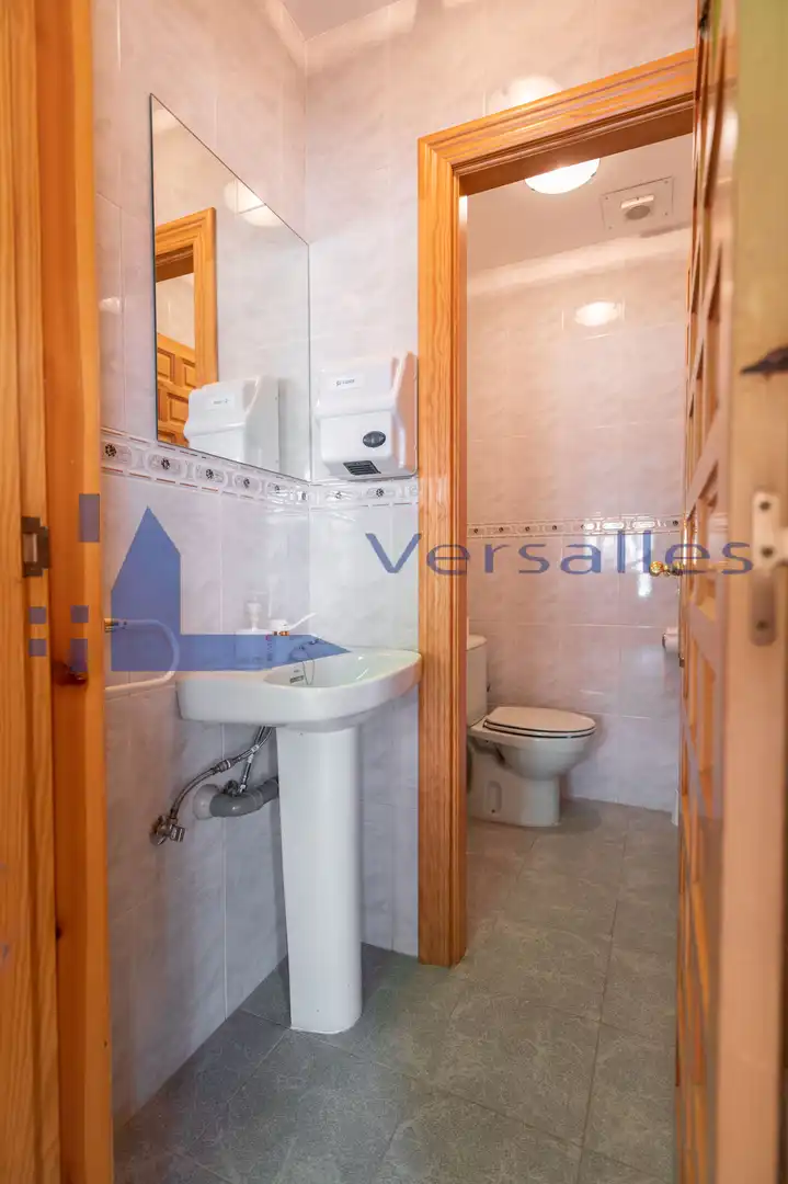 Commercial properties for rent in Calvarrasa de Abajo