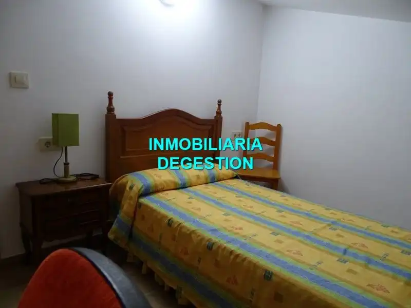 Schlafzimmer von Einfamilien-Reihenhaus zum Verkauf in Lupión mit Klimaanlage, Terrasse und Möbliert