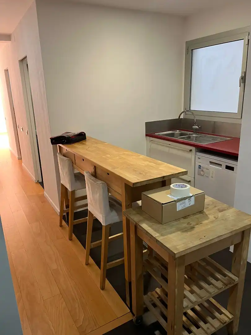 Cocina de Piso en venta en Barcelona con Horno, Lavadora y Microondas