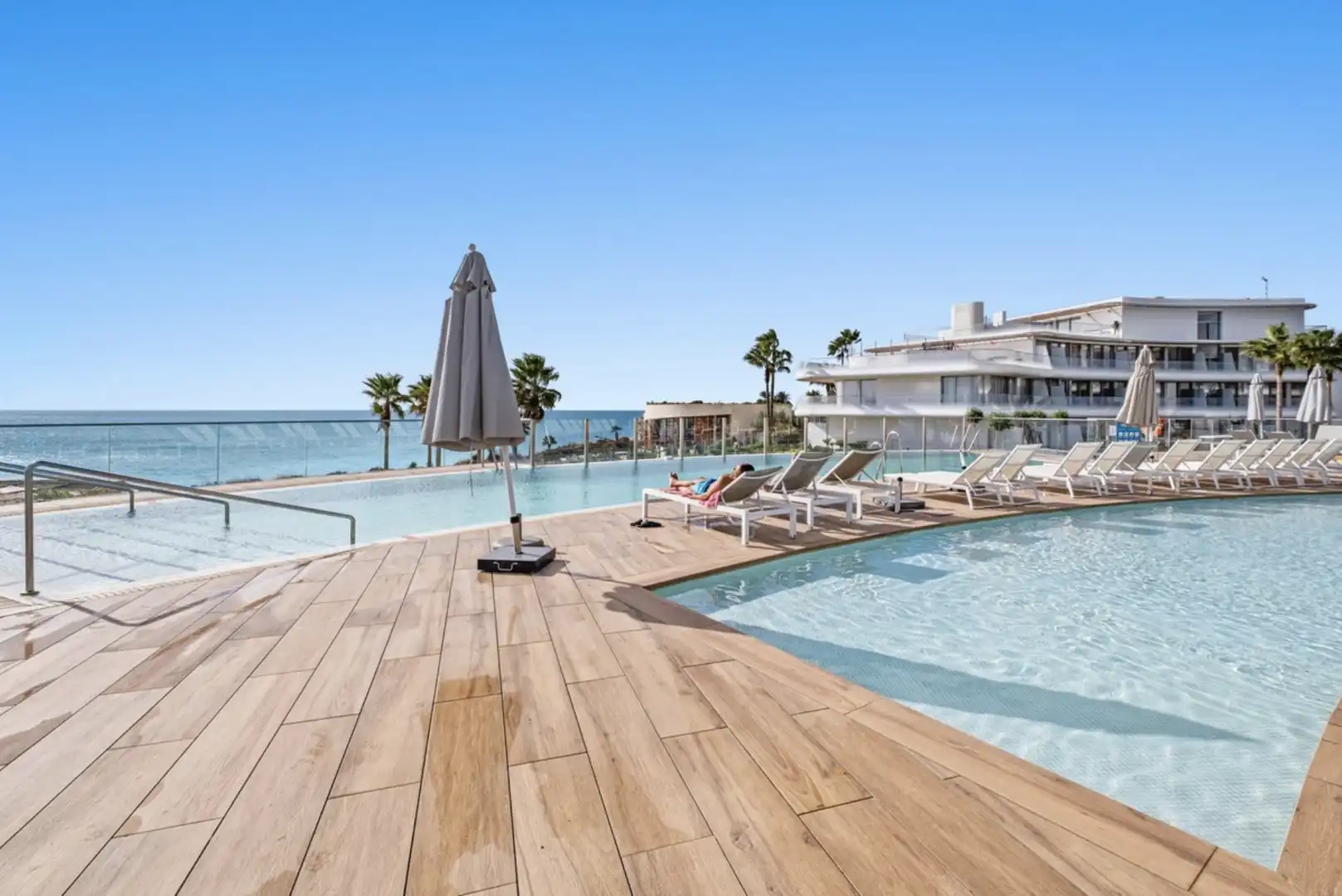Piscina de Apartament en venda en Estepona amb Aire condicionat, Jardí privat i Terrassa