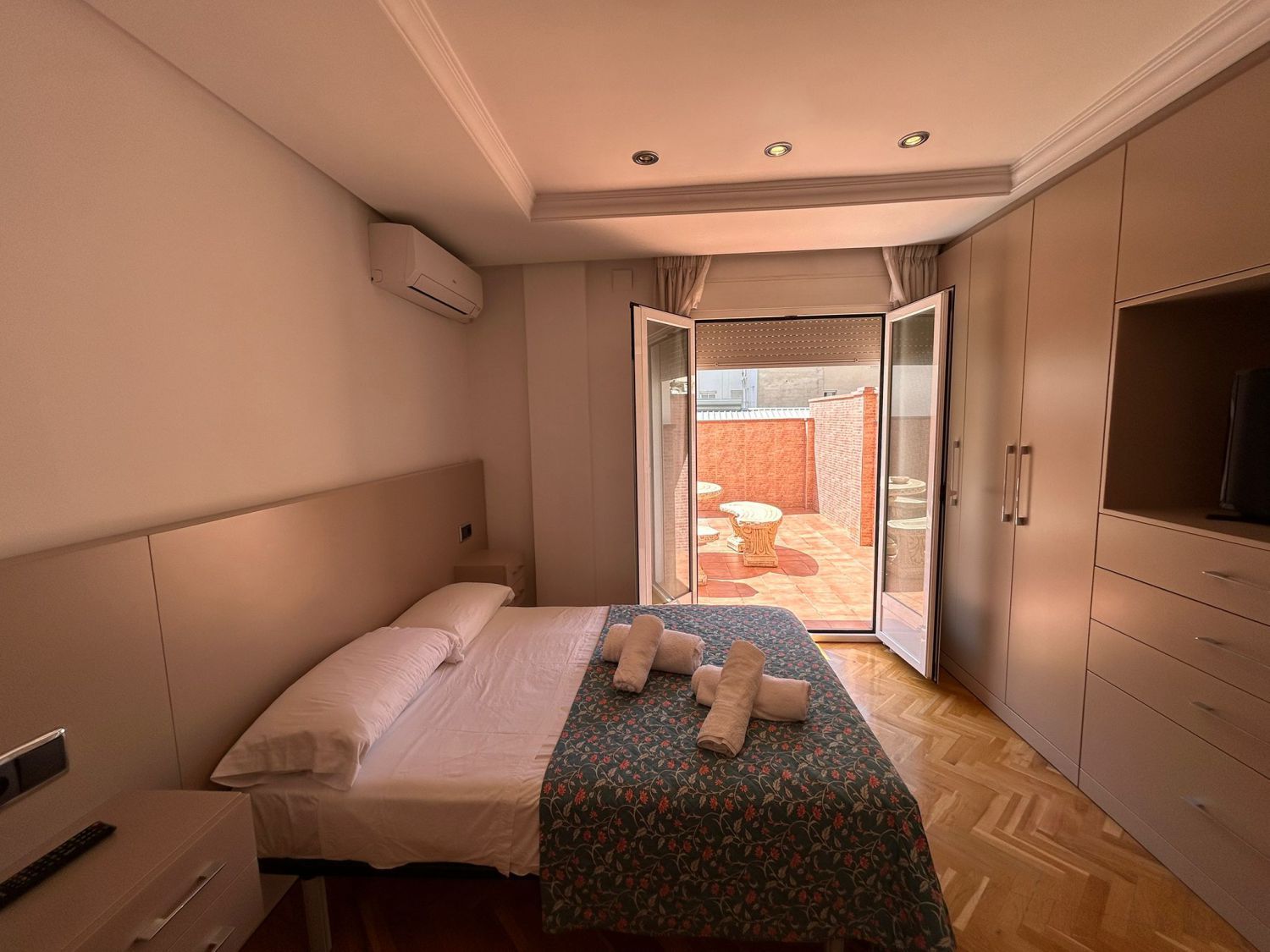 Bedroom of Flat for sale in  Albacete Capital  with Air Conditioner, Heating and Parquet flooring