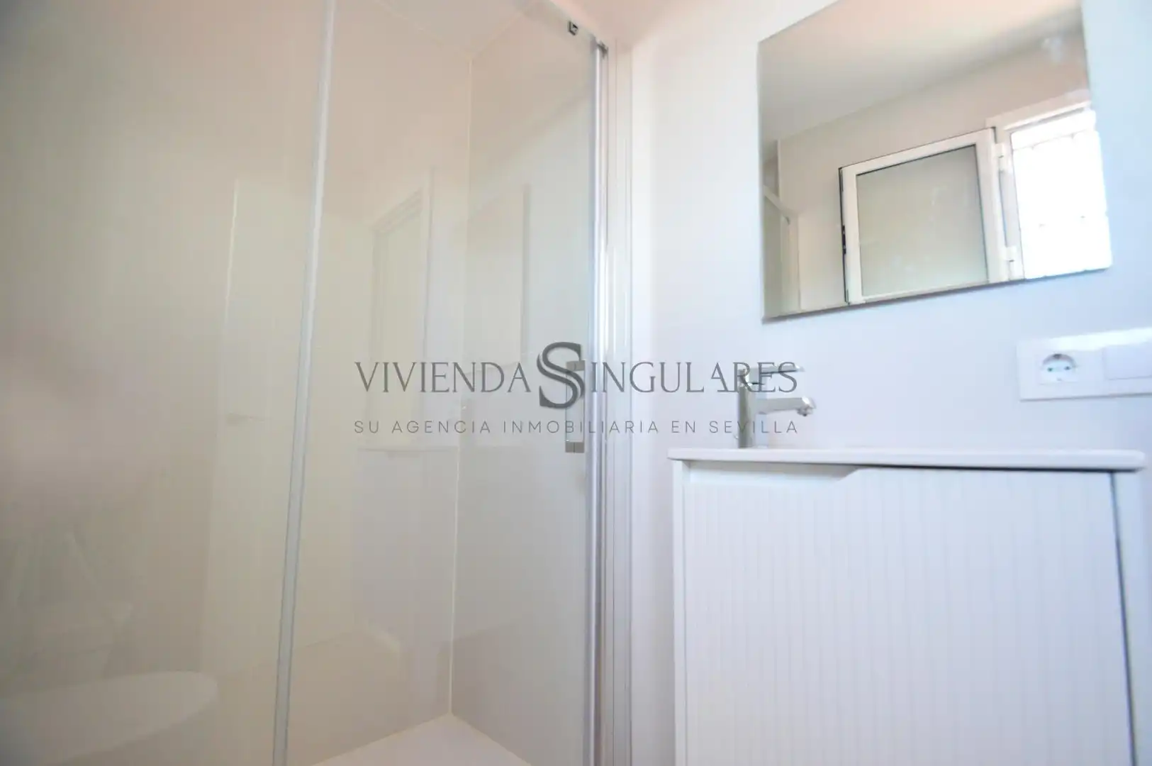 Baño de Ático de alquiler en Sevilla con Aire acondicionado, Calefacción y Terraza