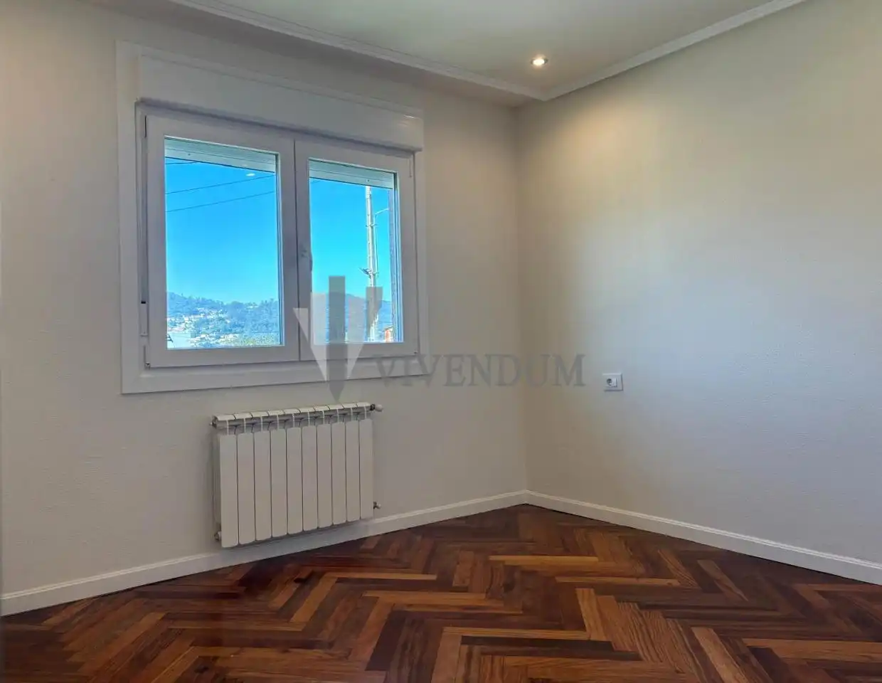 Dormitori de Apartament de lloguer en Vigo  amb Calefacció