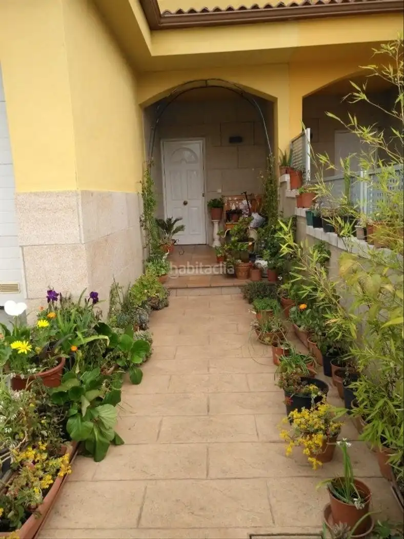 Casa aparellada en venda a Carrer Vent 926, imagen 5