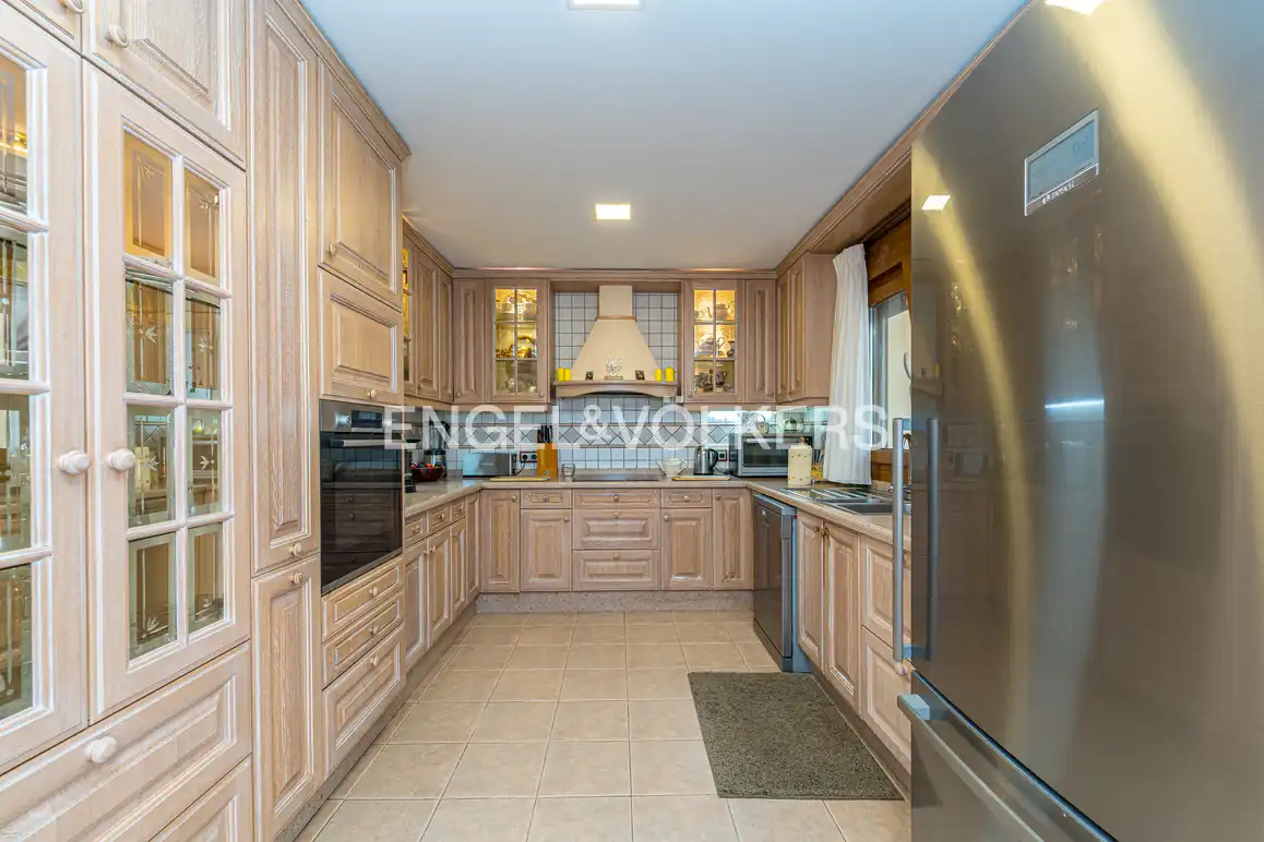Cocina de Casa o chalet en venta en Benidorm con Aire acondicionado, Jardín privado y Piscina