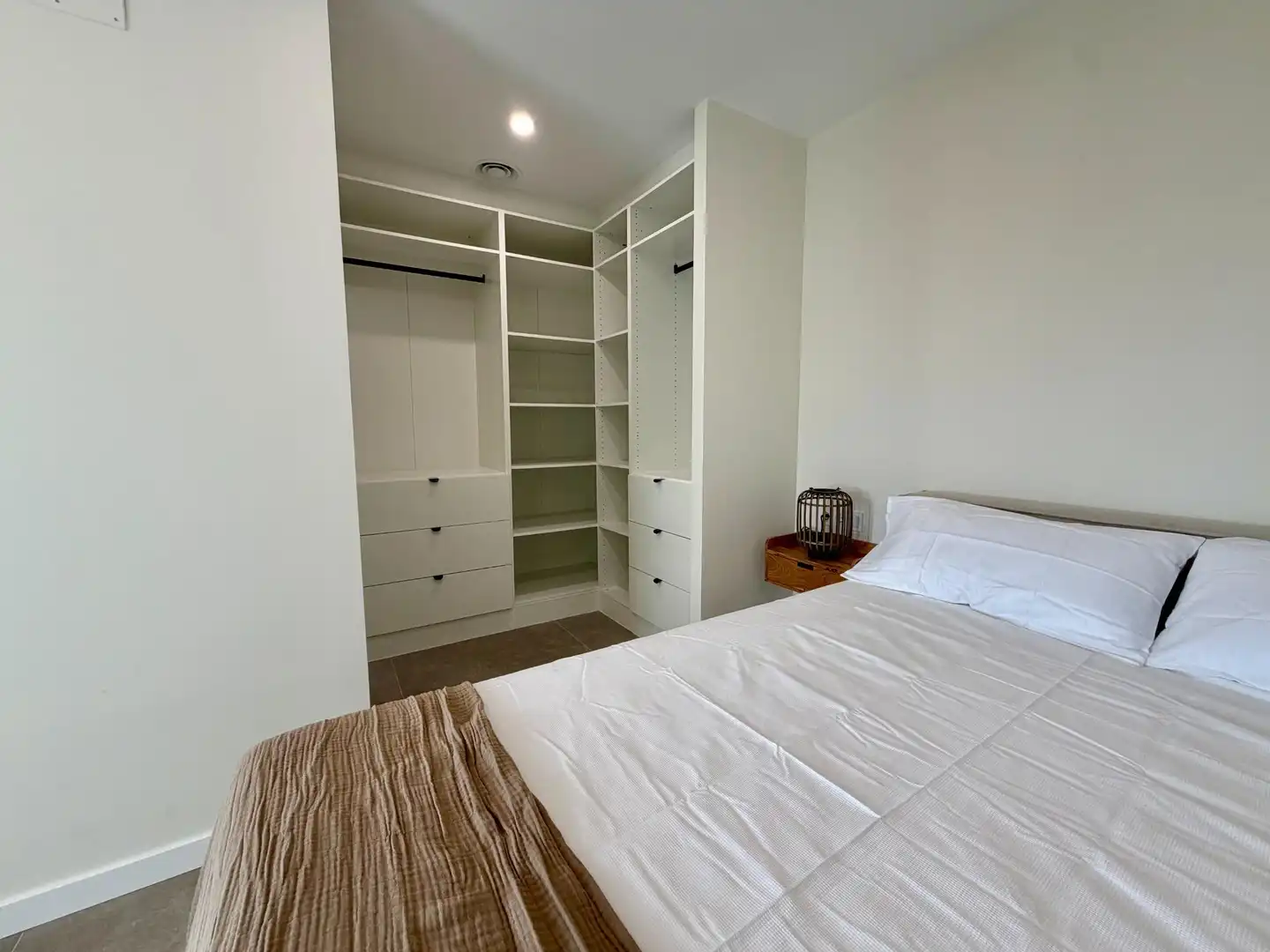 Bedroom of Flat for sale in Valencia  with Air Conditioner, Furnished and Balcony