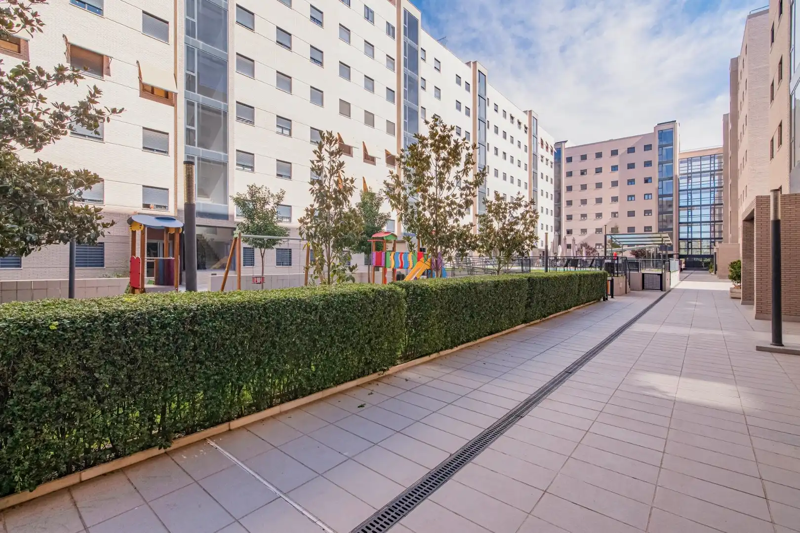 Vista exterior de Pis en venda en Granada amb Aire condicionat, Calefacció i Terrassa