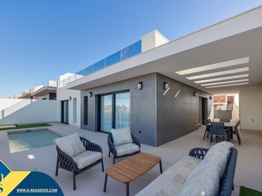 Xalet amb jardí en venda a Nueva Torrevieja - Aguas Nuevas