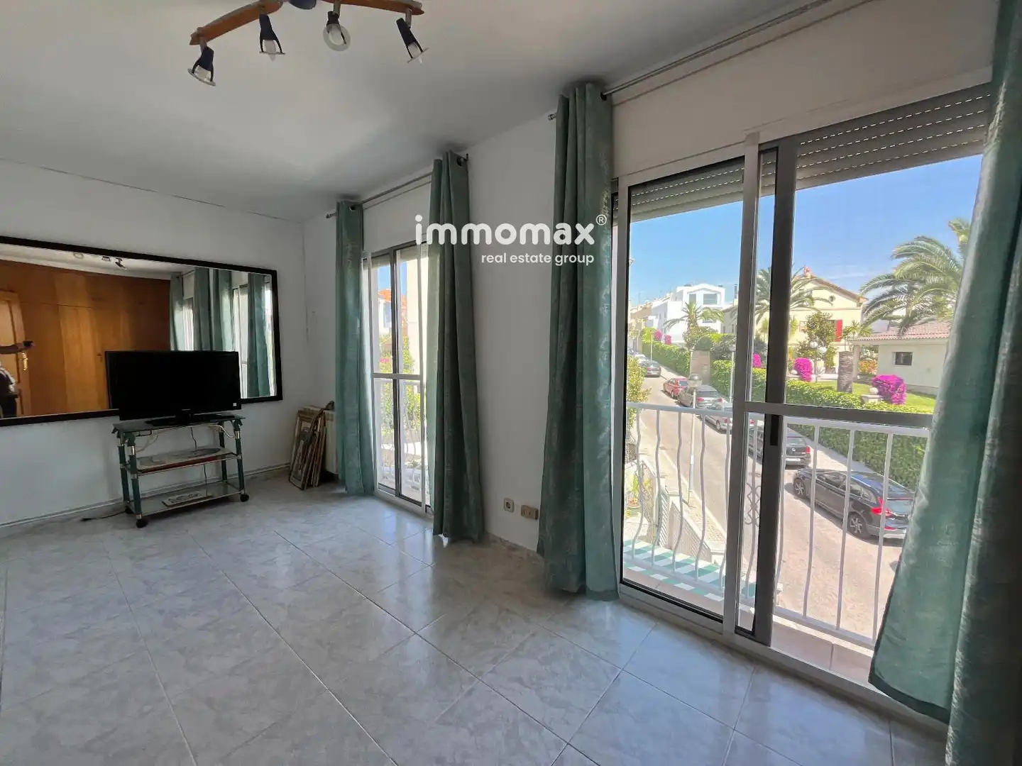 Vista exterior de Casa adosada en venta en Vilanova i la Geltrú con Calefacción, Jardín privado y Terraza