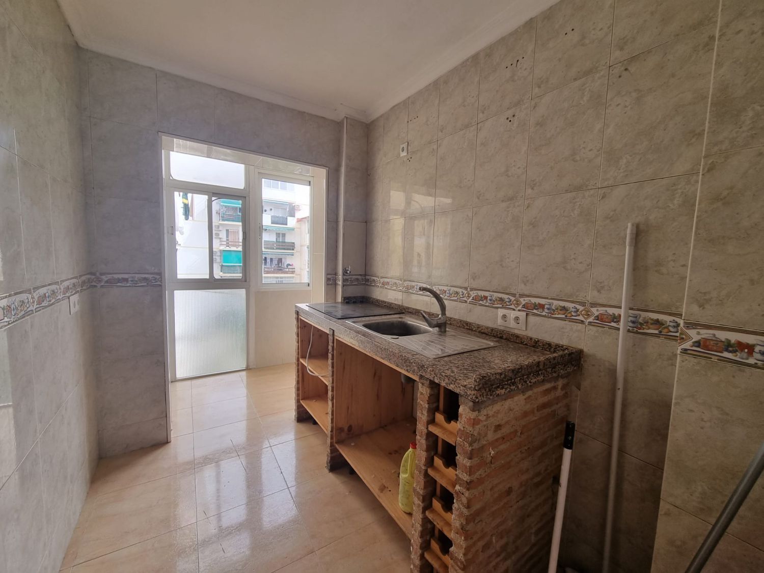 Kitchen of Flat for sale in Torremolinos