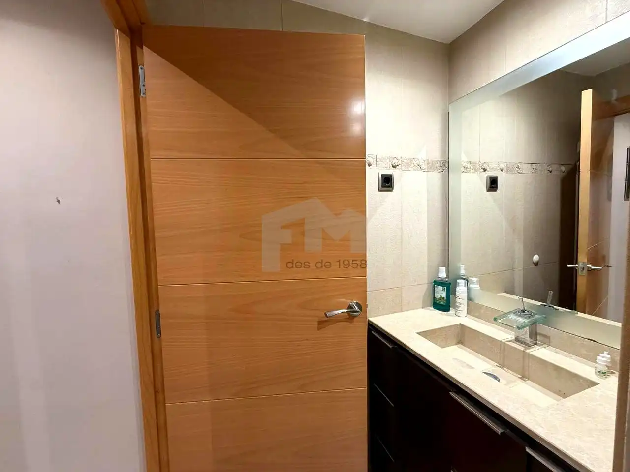 Bathroom of Flat for sale in Barcelona  with Air Conditioner and Balcony