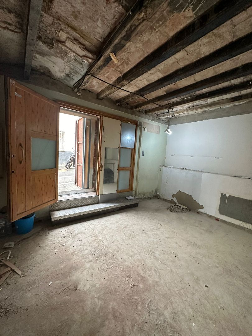 Premises for sale in  Barcelona Capital  with Air Conditioner, Internet and Alarm