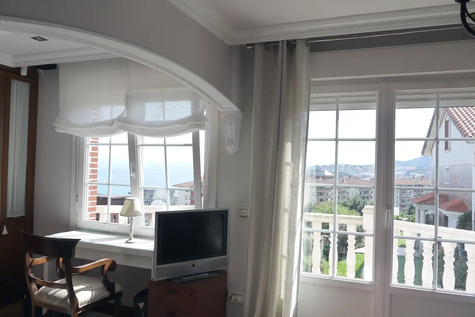 Schlafzimmer von Einfamilien-Reihenhaus zum Verkauf in Castro-Urdiales mit Heizung, Terrasse und Abstellraum