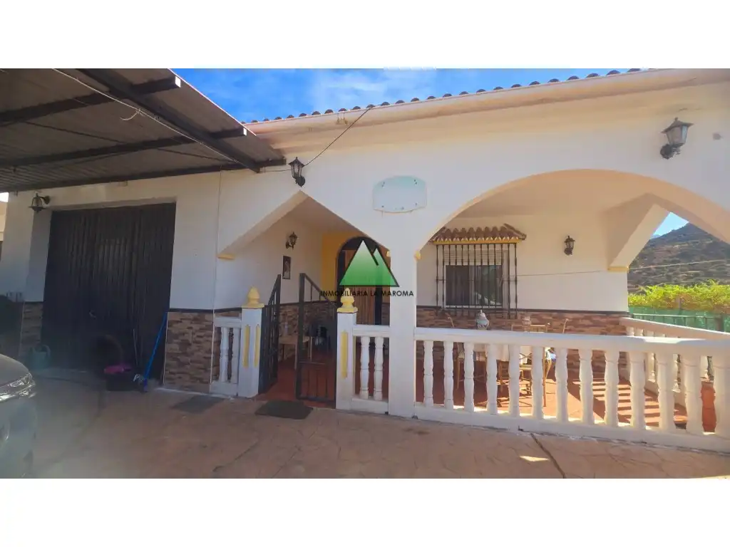 Vista exterior de Casa o xalet en venda en Alcaucín amb Jardí privat i Terrassa
