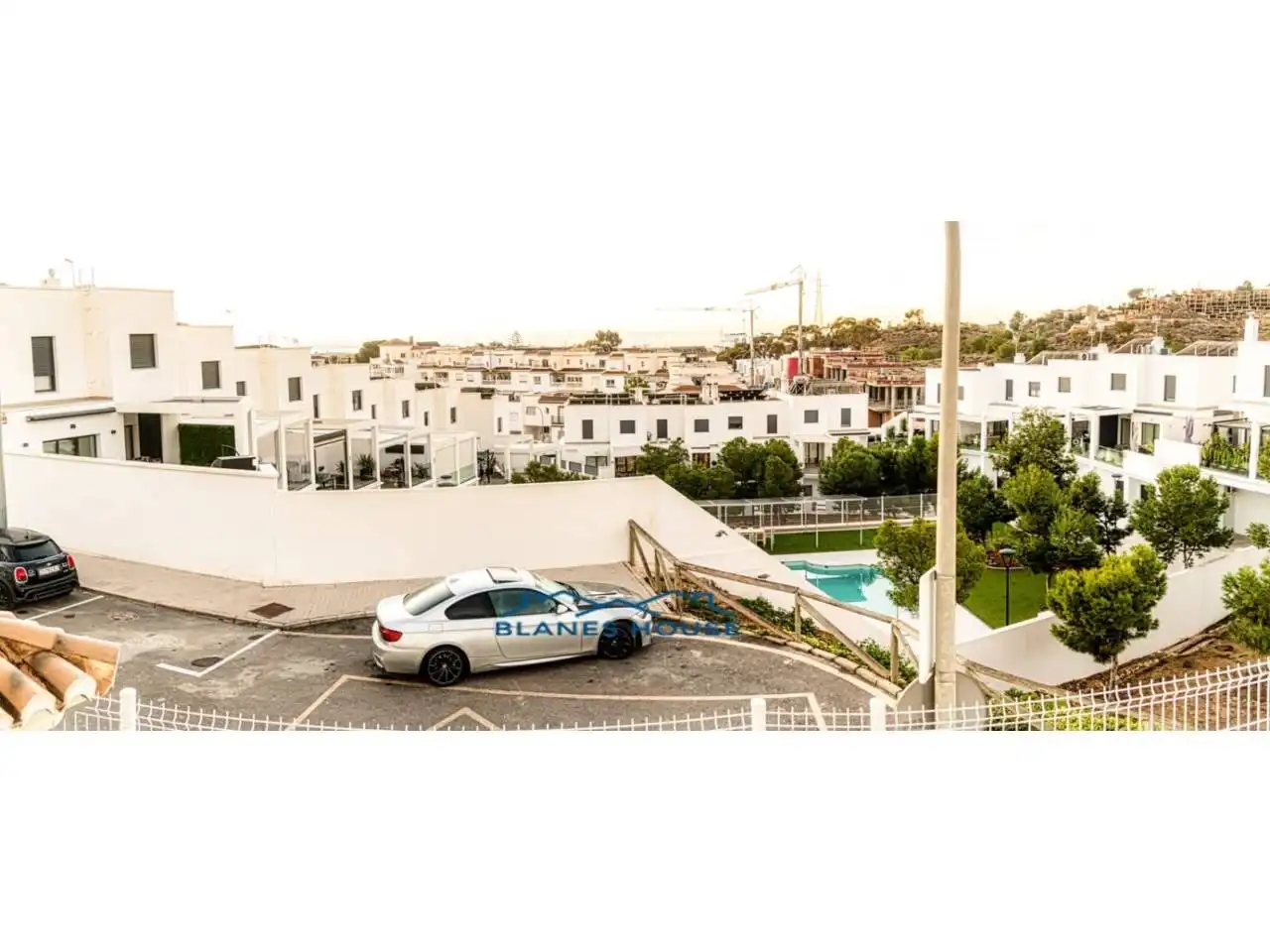 Vista exterior de Casa adosada en venda en Huércal de Almería amb Aire condicionat, Jardí privat i Moblat