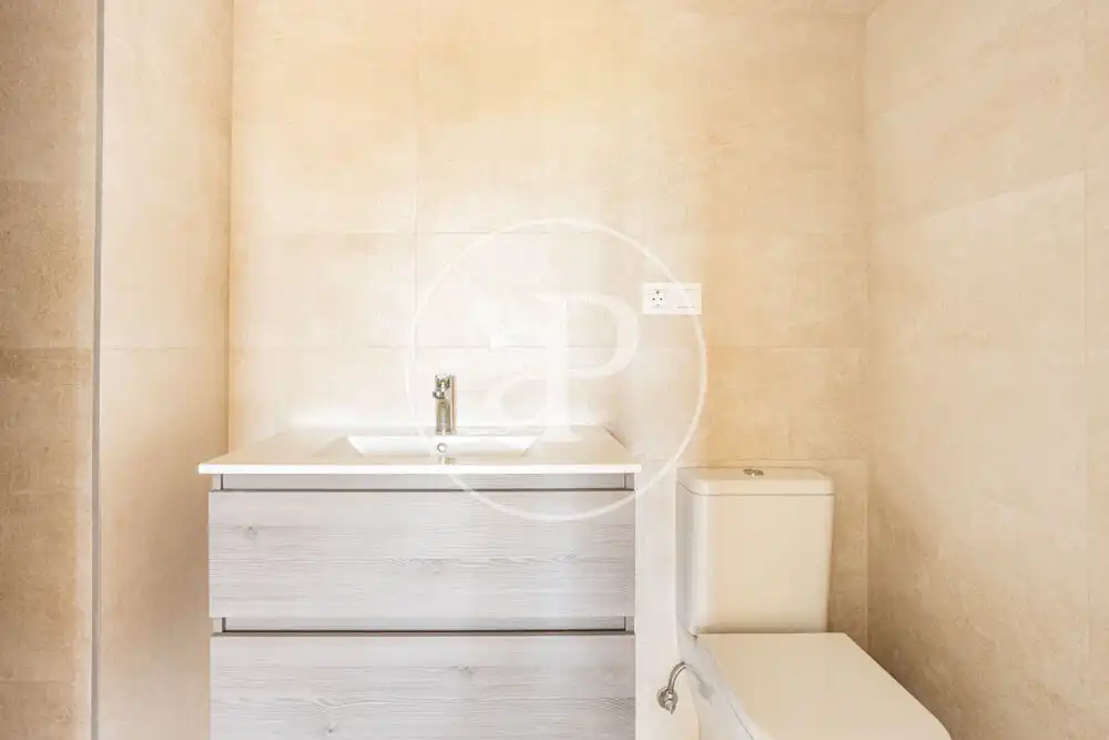 Baño de Piso en venta en Valencia con Aire acondicionado, Calefacción y Jardín privado