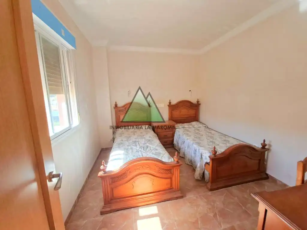 Dormitori de Casa adosada en venda en Loja amb Balcó