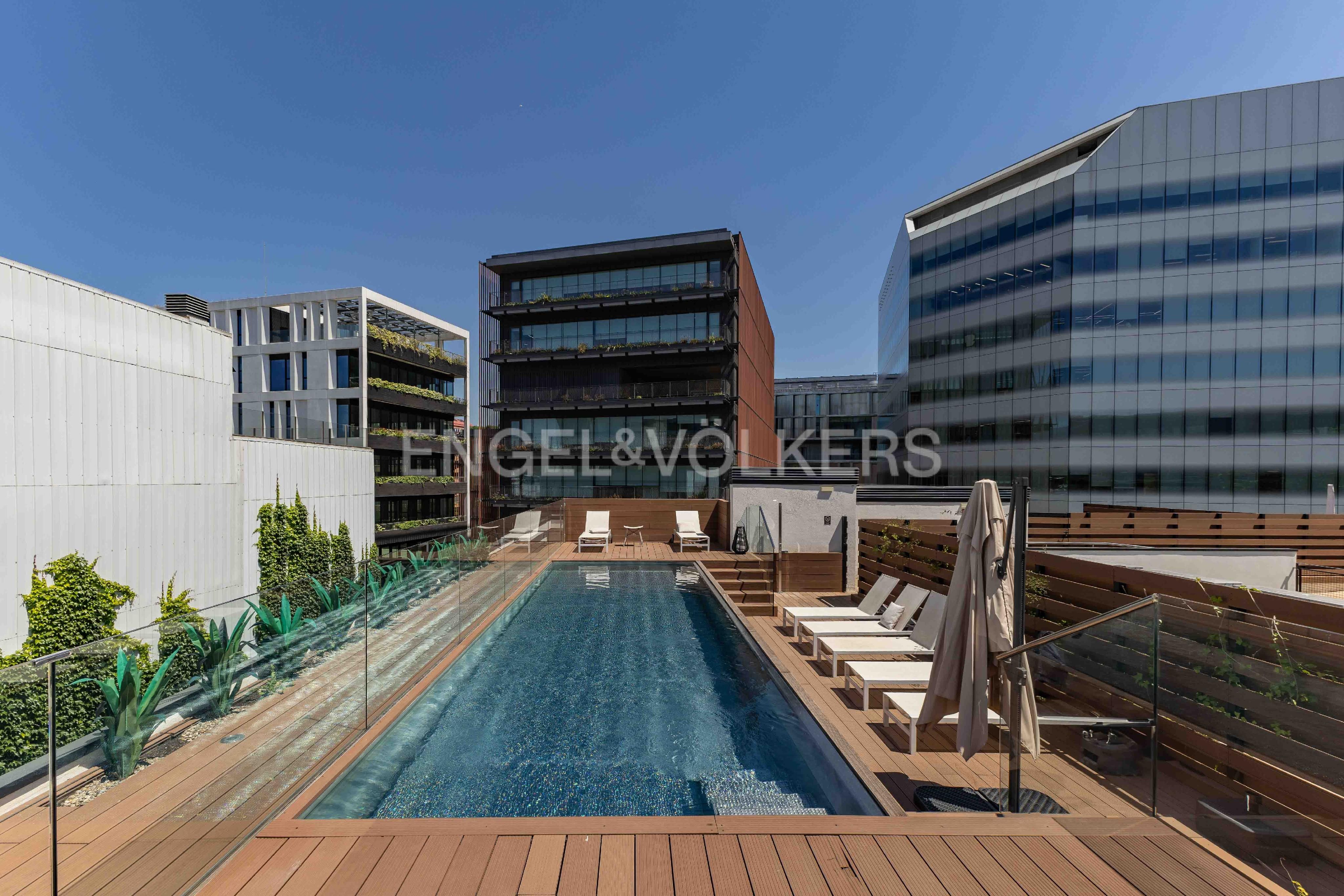 Swimming pool of Attic for sale in  Barcelona Capital  with Heating