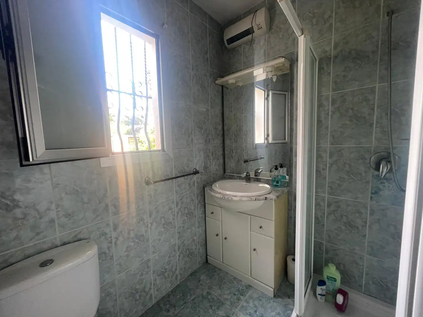 Baño de Casa o chalet en venta en Pedralba con Jardín privado, Terraza y Piscina