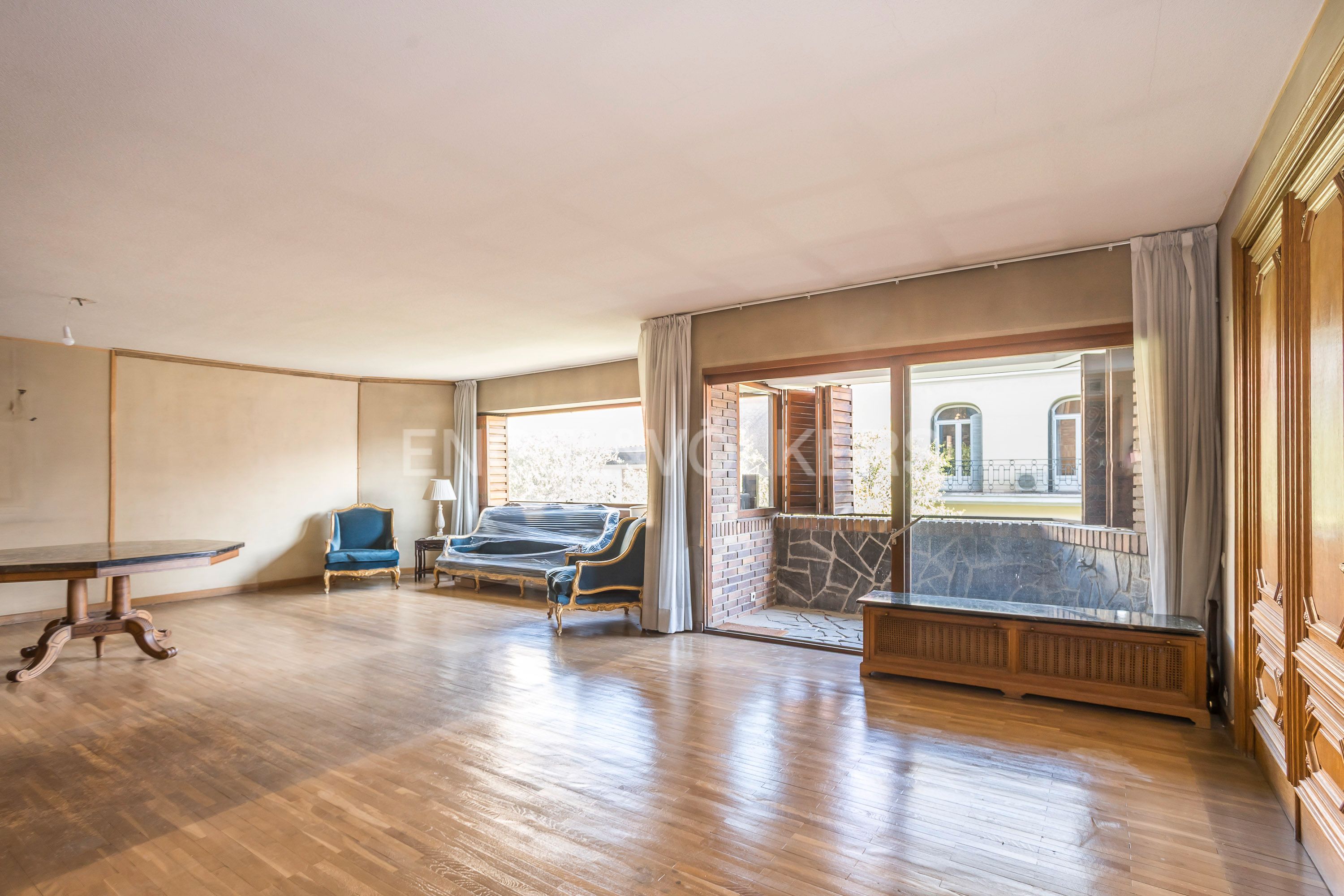 Sala d'estar de Apartament en venda en  Madrid Capital amb Aire condicionat, Calefacció i Parquet