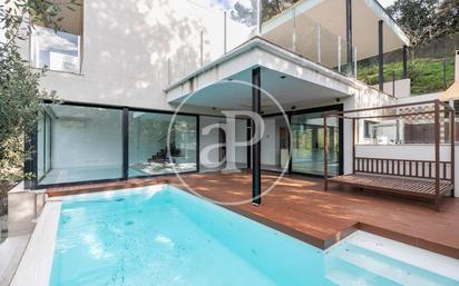 Swimming pool of House or chalet for sale in  Barcelona Capital  with Air Conditioner, Heating and Private garden