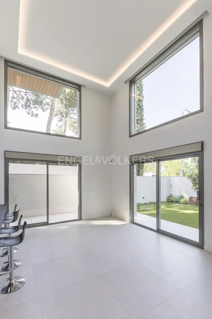 Dúplex en venta en Madrid con Calefacción, Terraza y Trastero