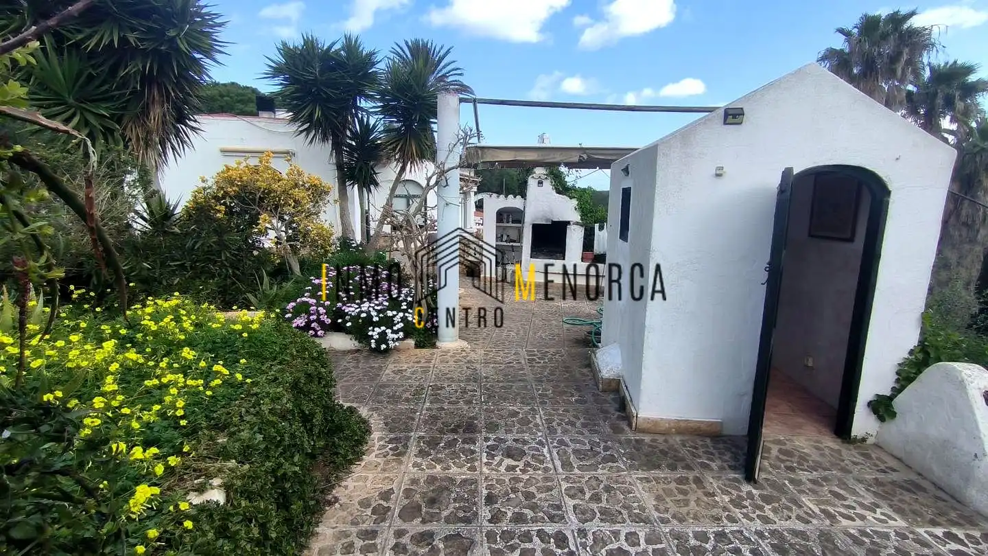 Vista exterior de Finca rústica en venda en Ciutadella de Menorca amb Jardí privat, Terrassa i Piscina