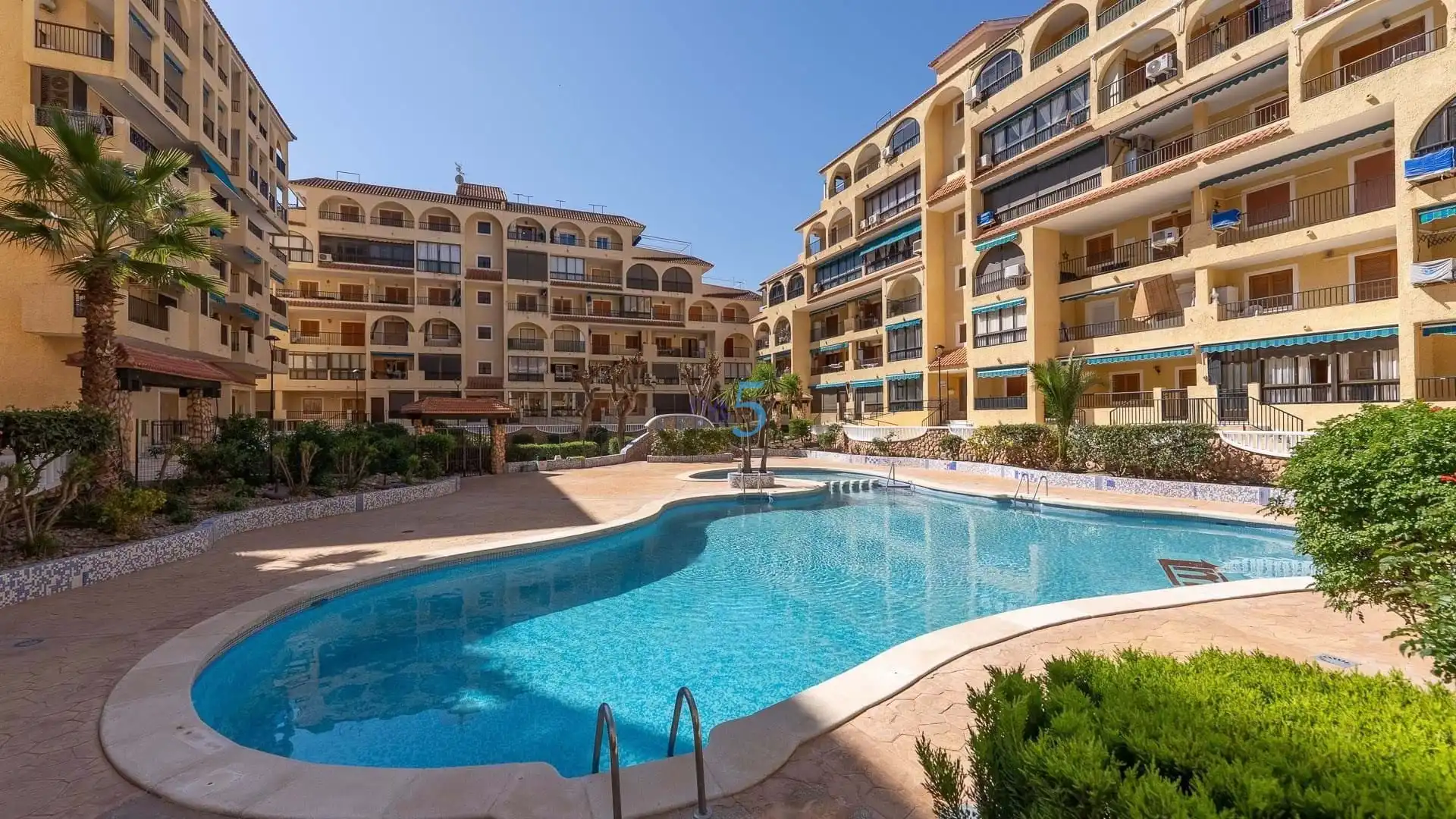 Piscina de Estudio en venta en Torrevieja con Aire acondicionado, Calefacción y Piscina