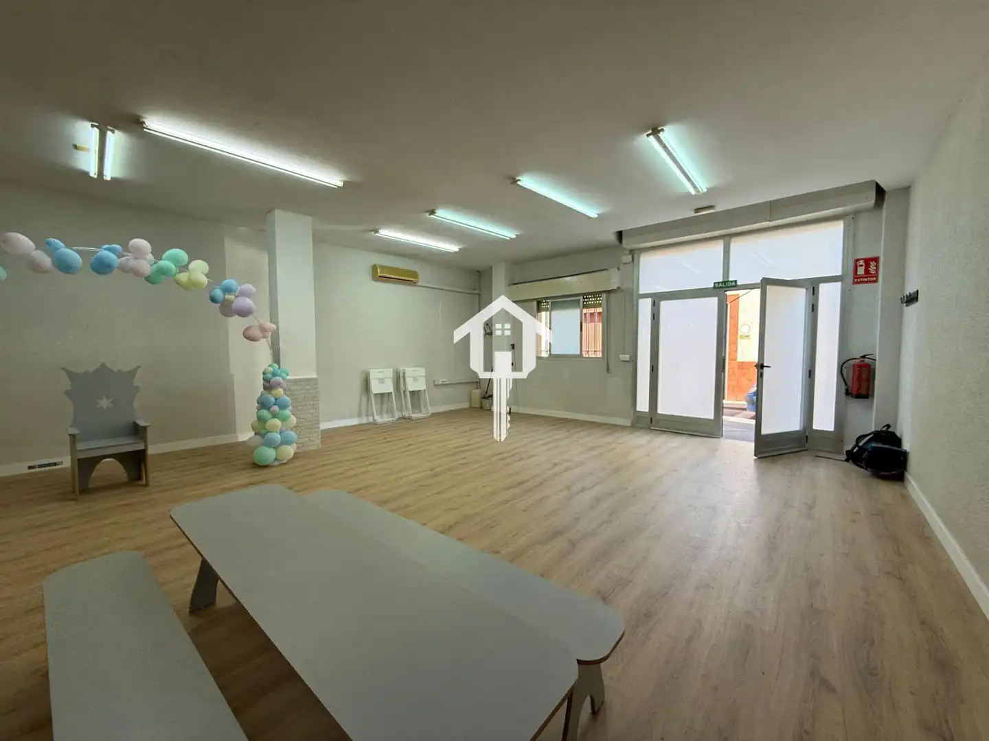 Local en venta en Alicante / Alacant con Aire acondicionado