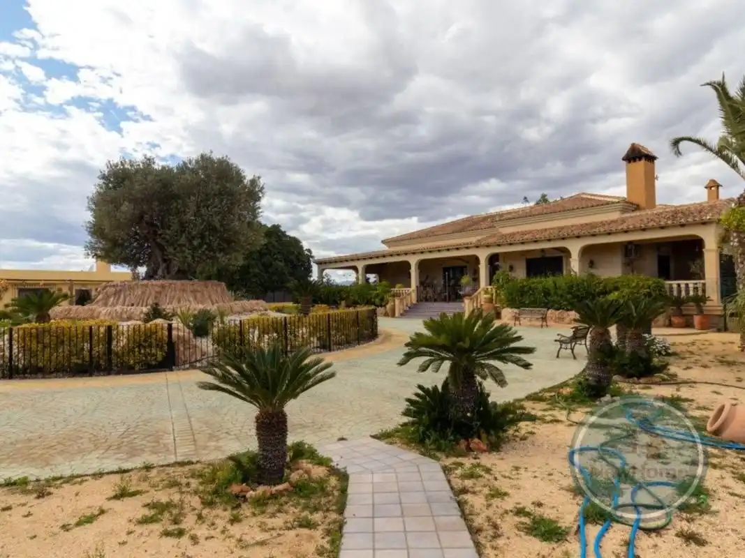 House with pool for sale in Valverde, imagen 2