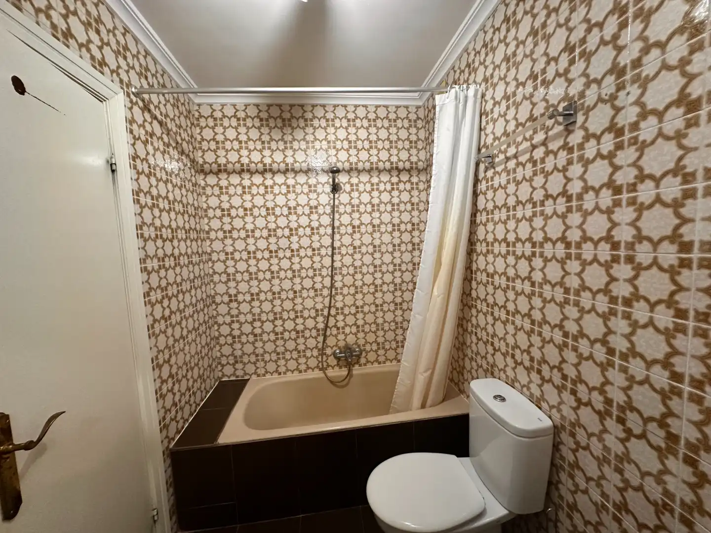 Baño de Apartamento de alquiler en Santander con Calefacción, Parquet y Amueblado