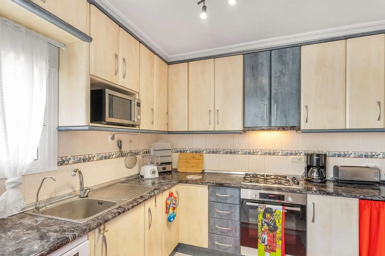 Cocina de Casa o chalet en venta en Torrevieja con Aire acondicionado, Calefacción y Jardín privado