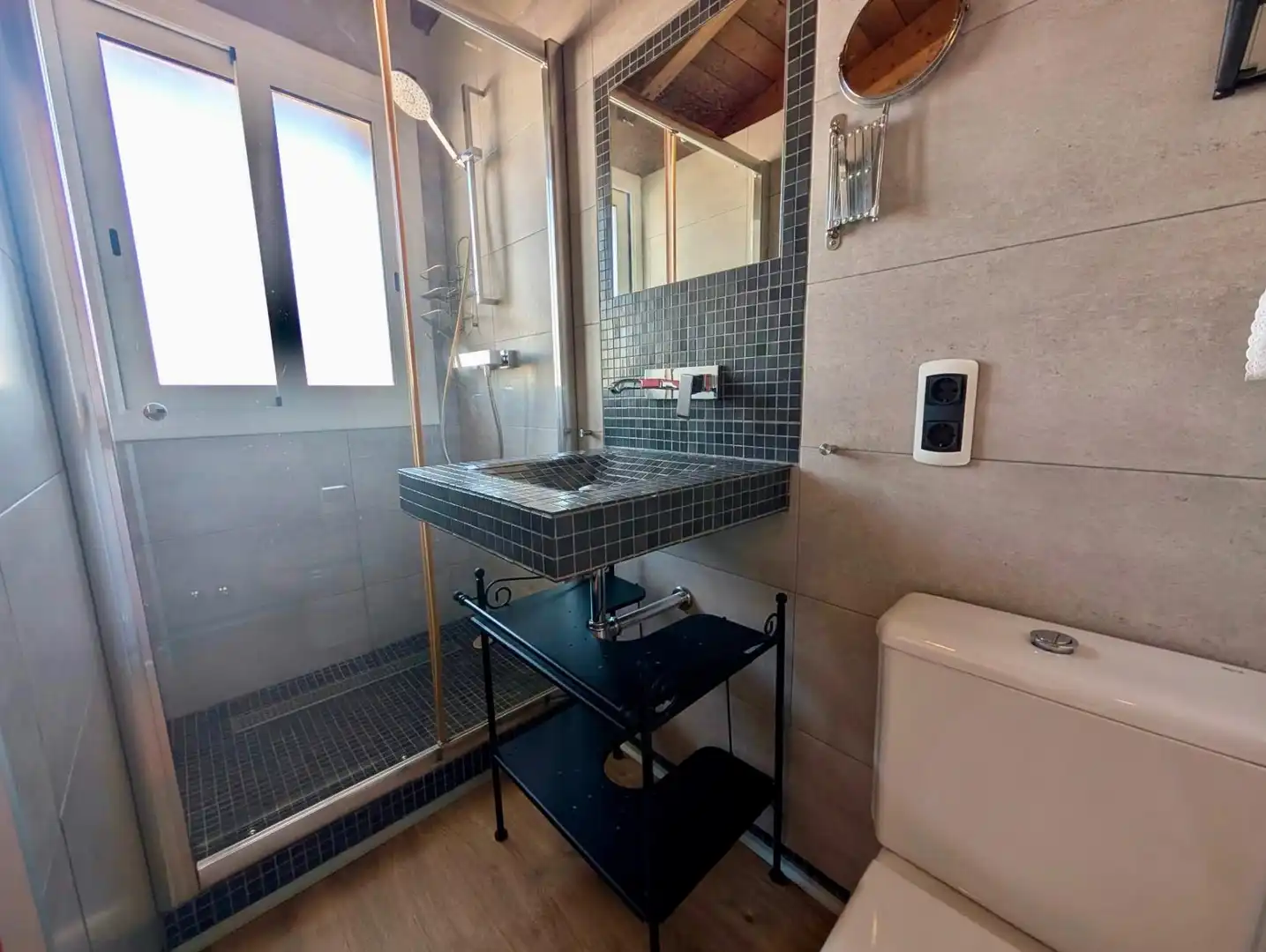 Baño de Piso para compartir en Barri Mion - Puigberenguer