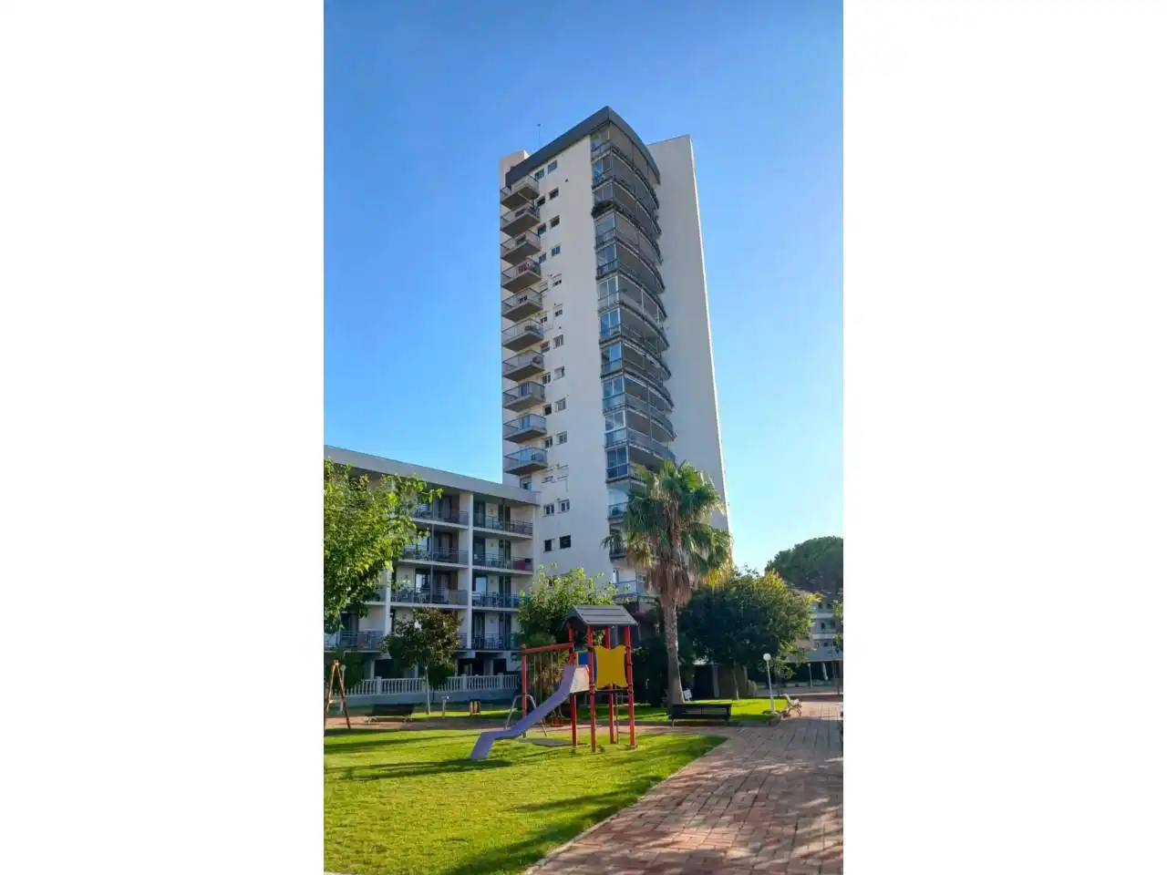 Vista exterior de Apartament de lloguer en Cambrils amb Aire condicionat, Parquet i Terrassa