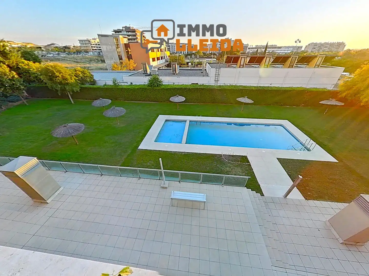 Schwimmbecken von Wohnung zum Verkauf in Lleida mit Klimaanlage, Heizung und Privatgarten