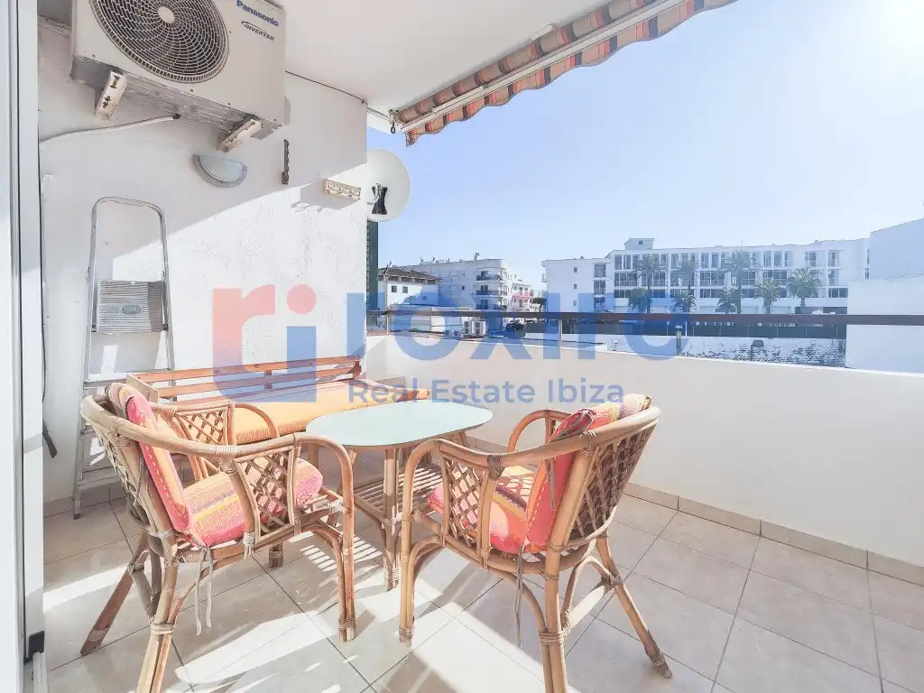 Terrassa de Apartament de lloguer en Sant Antoni de Portmany amb Aire condicionat, Terrassa i Moblat
