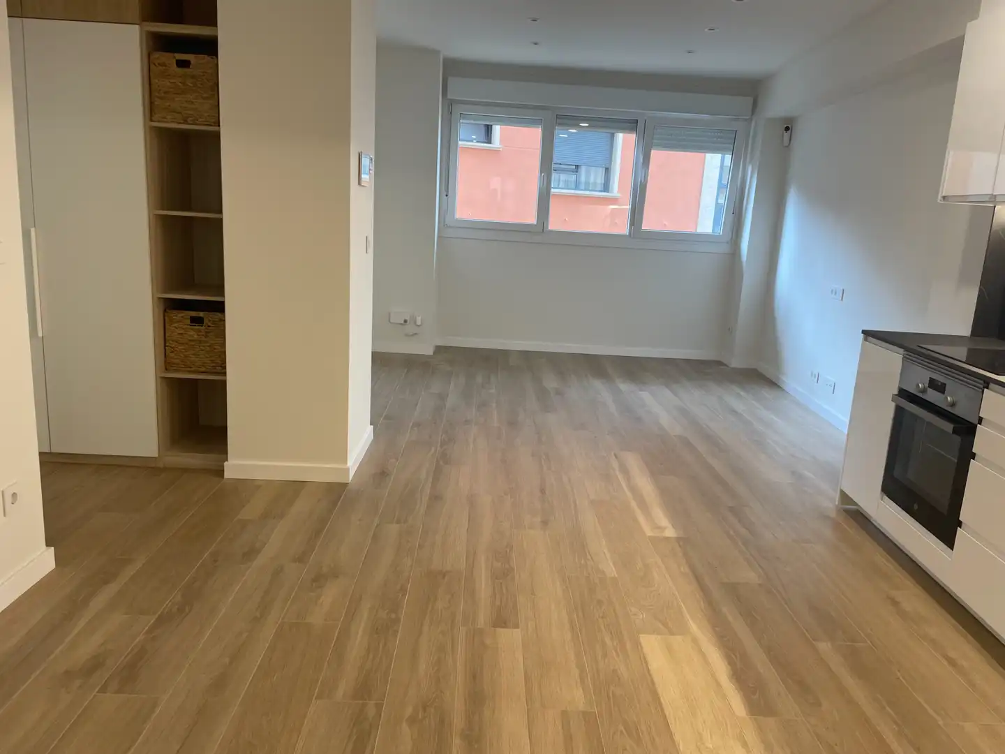 Living room of Flat for sale in Vigo   with Heating, Parquet flooring and Oven