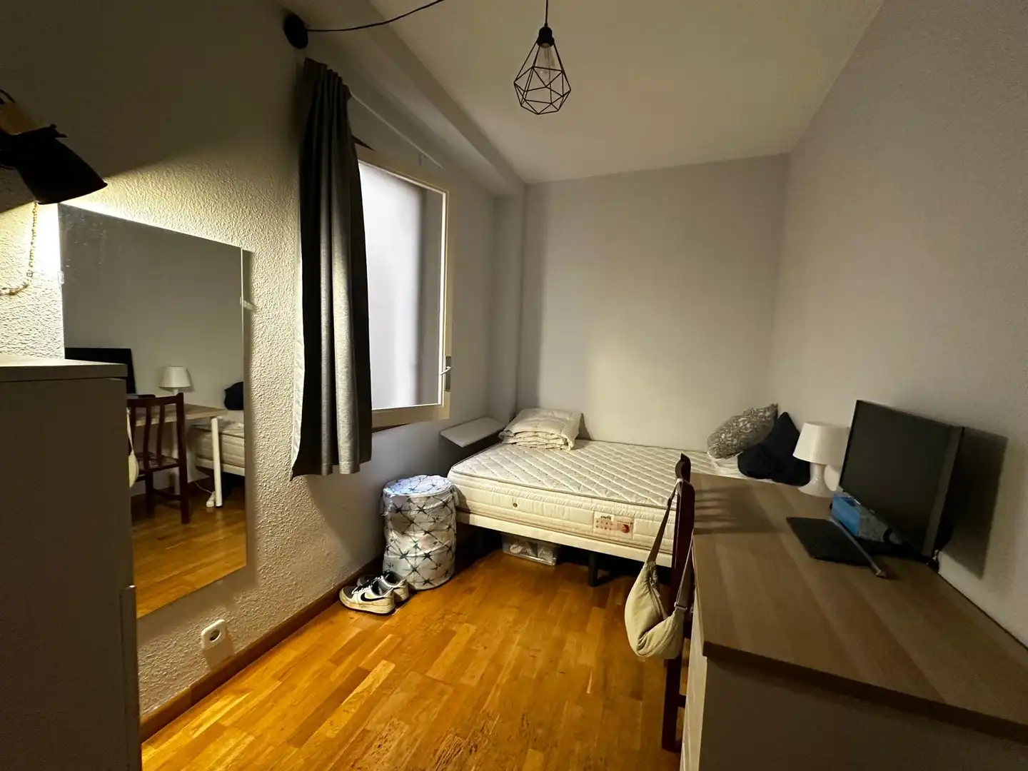Dormitori de Pis en venda en Barcelona amb Calefacció, Terrassa i Moblat