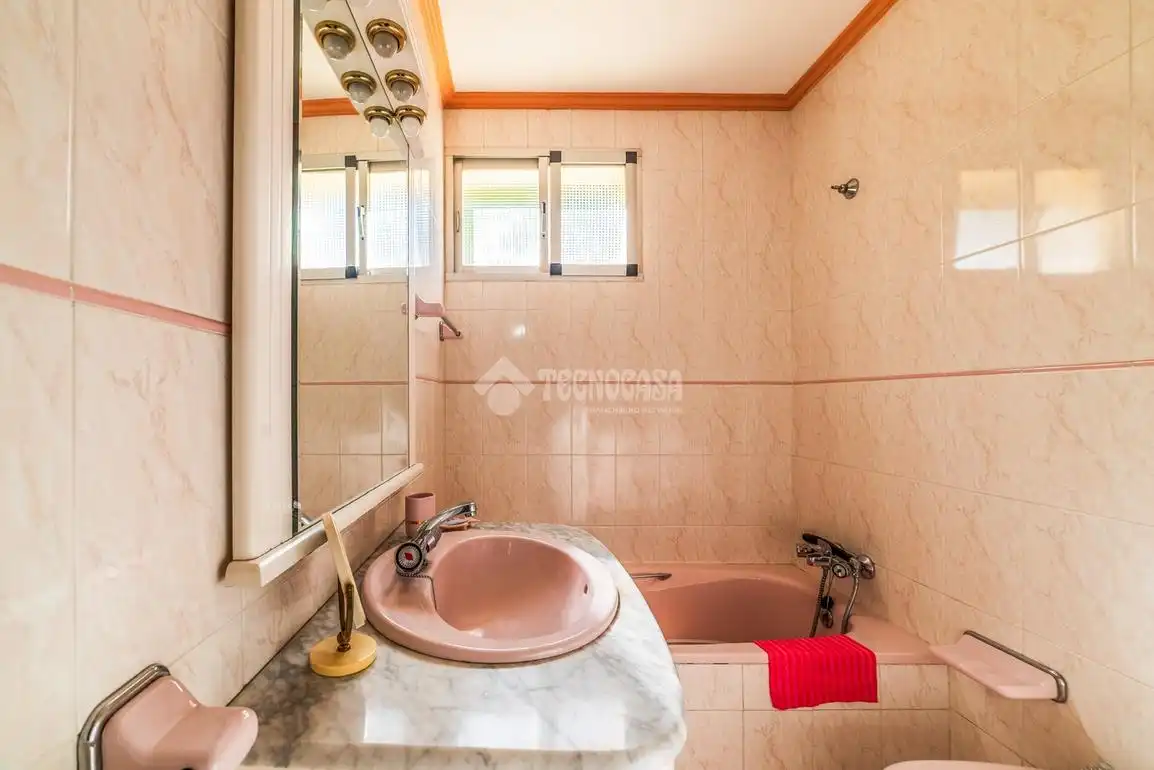 Baño de Piso en venta en Sevilla con Calefacción y Terraza
