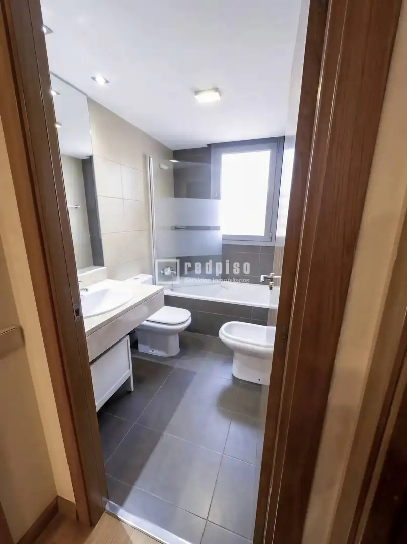 Baño de Piso en venta en Madrid con Aire acondicionado, Calefacción y Jardín privado