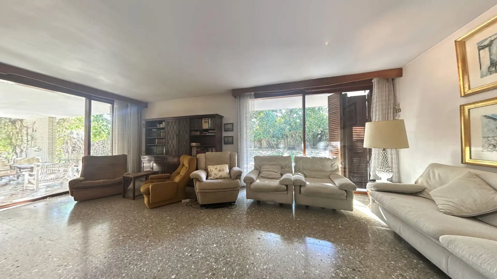 Sala d'estar de Casa o xalet en venda en Alicante / Alacant amb Jardí privat, Terrassa i Piscina