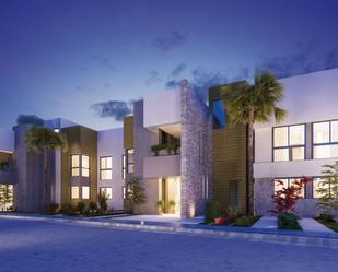 Vista exterior de Casa o xalet en venda en Marbella amb Aire condicionat, Jardí privat i Piscina