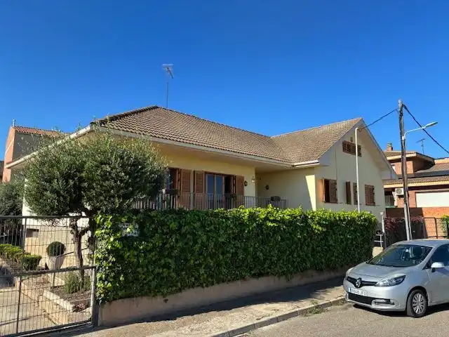 Vista exterior de Casa o chalet en venta en Miralcamp, Lleida