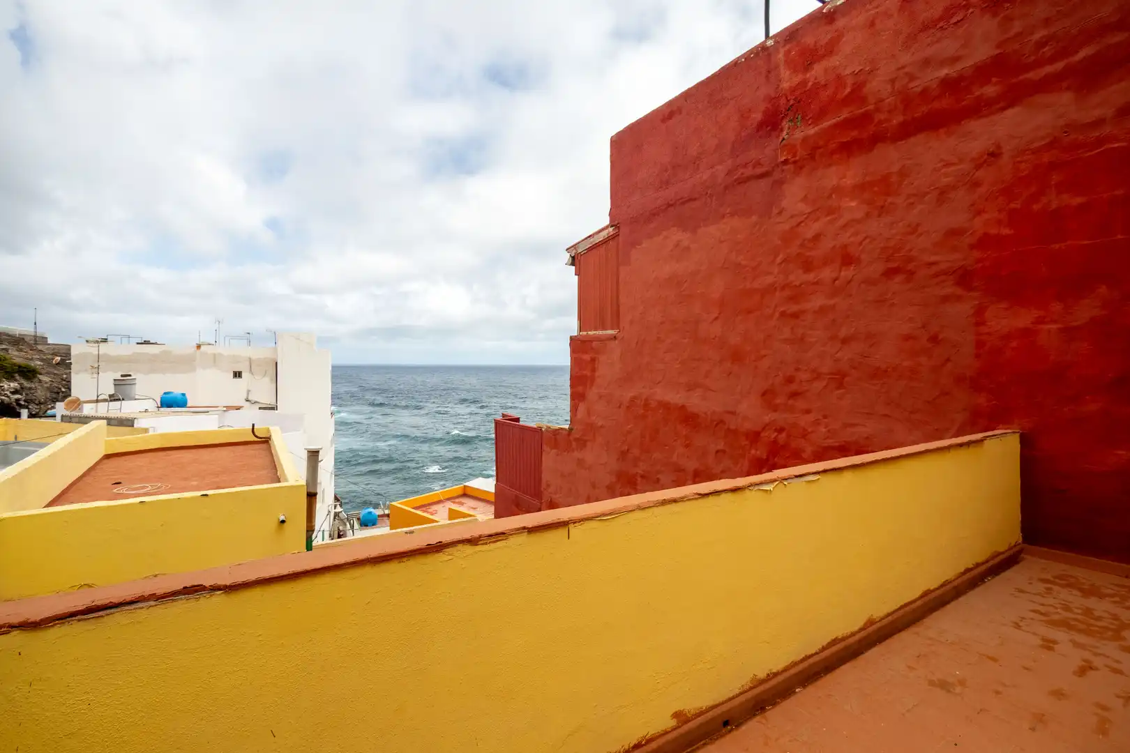 Vista exterior de Casa o xalet en venda en Santa María de Guía de Gran Canaria amb Terrassa, Moblat i Balcó