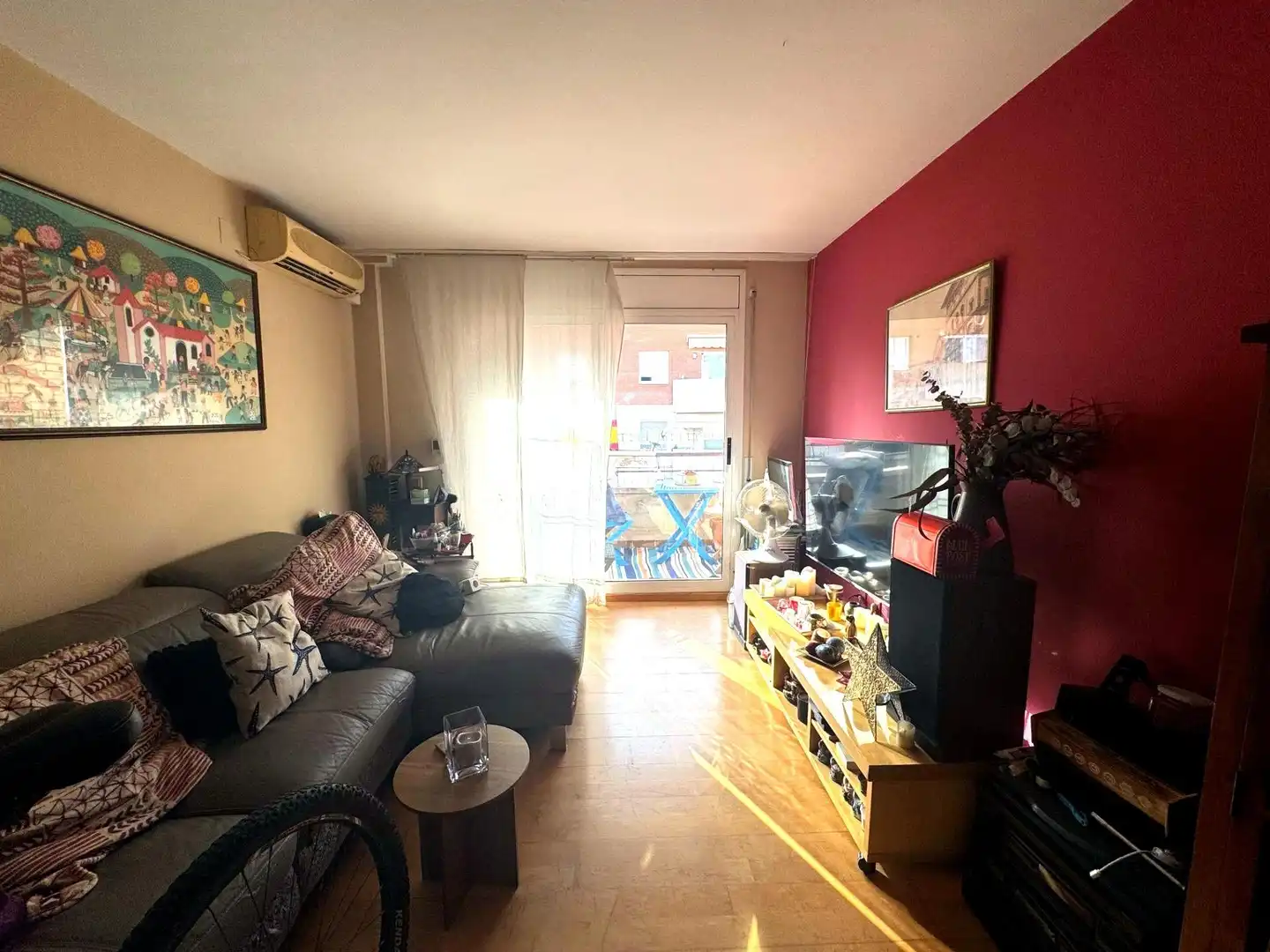 Wohnzimmer von Dachboden zum Verkauf in Castelldefels mit Klimaanlage, Heizung und Parkett