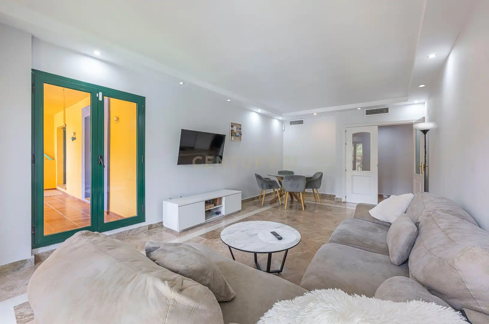 Sala de estar de Apartamento en venta en Marbella con Aire acondicionado, Jardín privado y Horno